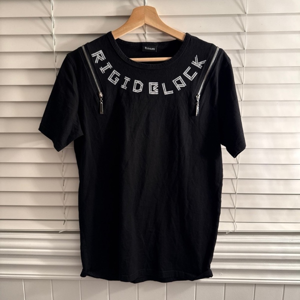Black Graphic T-Shirt with Zipper Off Shoulder